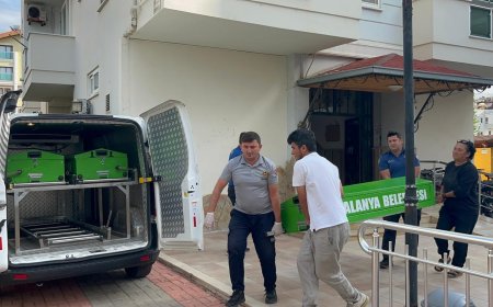 Alanya'da Komşuların İhbarı Üzerine Dairesinde Ölü Bulundu.