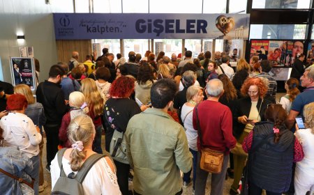 Altın Portakal Coşkusu: Biletler İçin AKM Önünde Uzun Kuyruklar Oluştu!