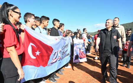 Cumhuriyetin 102. Yılı Kutlamaları: Kaş'ta 'Ecdadın Yolunda Cumhuriyete Saygı Yürüyüşü' Düzenlendi