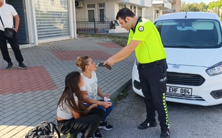 Manavgat'ta Motosiklet ve Otomobil Çarpıştı: 1 Yaralı, Otomobil Sürücüsü Kadın Şok Yaşadı