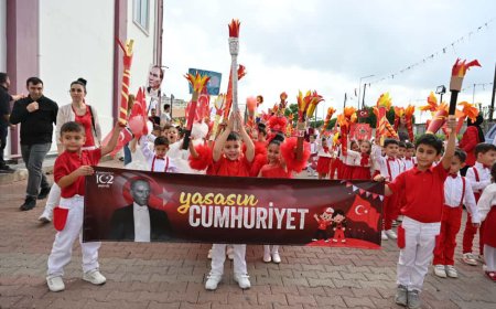 Kepez Kent Meydanı'ndaki Cumhuriyet Kutlamaları Turgut Özal Spor Salonu'nda Devam Etti
