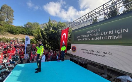 Kaş'ta Cumhuriyet Yolunda Güvenli Sürüş Etkinliği