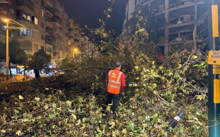 Ani Yağış Antalya'yı Vurdu: Ekipler Yoğun Mesai Harcadı