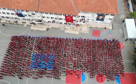 Antalya'da 1500 Öğrenciyle Nefes Kesen Cumhuriyet Koreografisi.