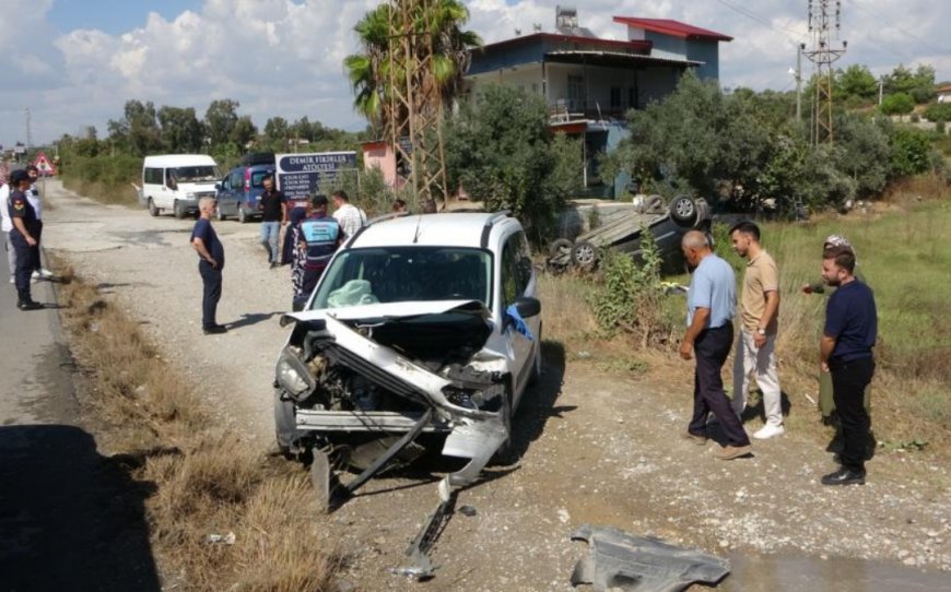 Manavgat'ta Kuzenlerin Araçları Çarpıştı: 1 Yaralı.