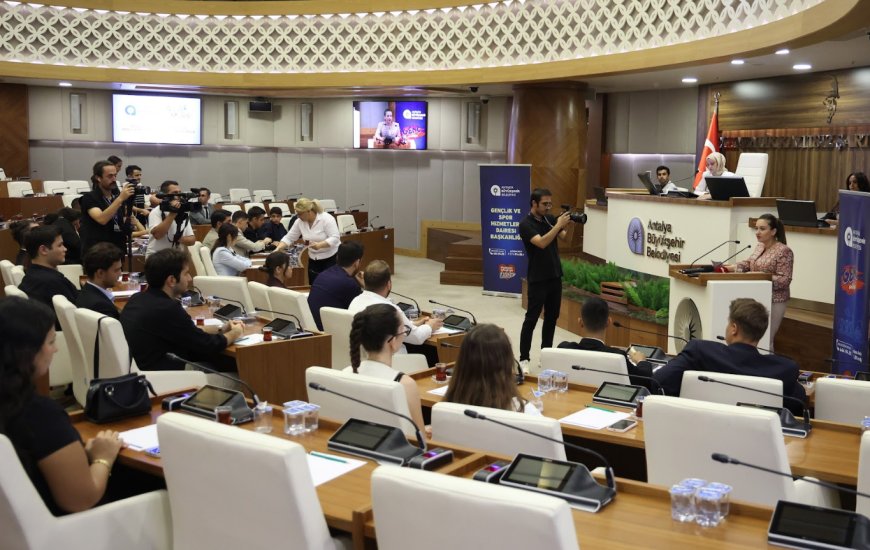 Antalya'nın Geleceği Gençlerin Elinde: Büyükşehir Gençlik Meclisi Dönemi Kapattı, Yeni Vizyon Masaya Yatırıldı!