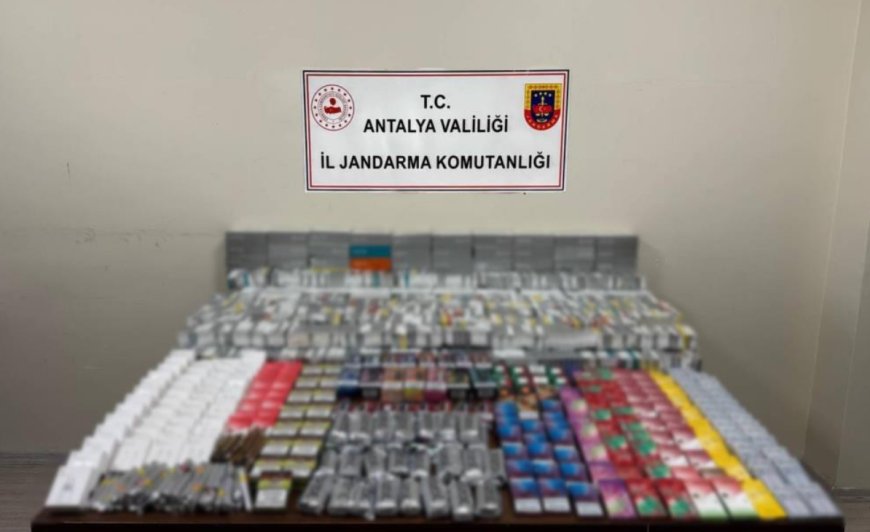 Kemer'de Kaçak Tütün ve Elektronik Eşya Operasyonu.