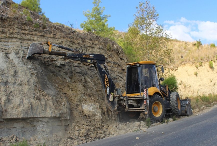 Antalya Büyükşehir Kış Mesaisinde: Kırsal Yollar Güvenli Hale Getiriliyor!
