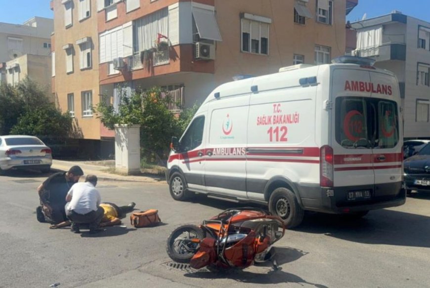 Manavgat Orhangazi Caddesi'nde Trafik Kazası: Motosiklet Sürücüsü Hastaneye Kaldırıldı.