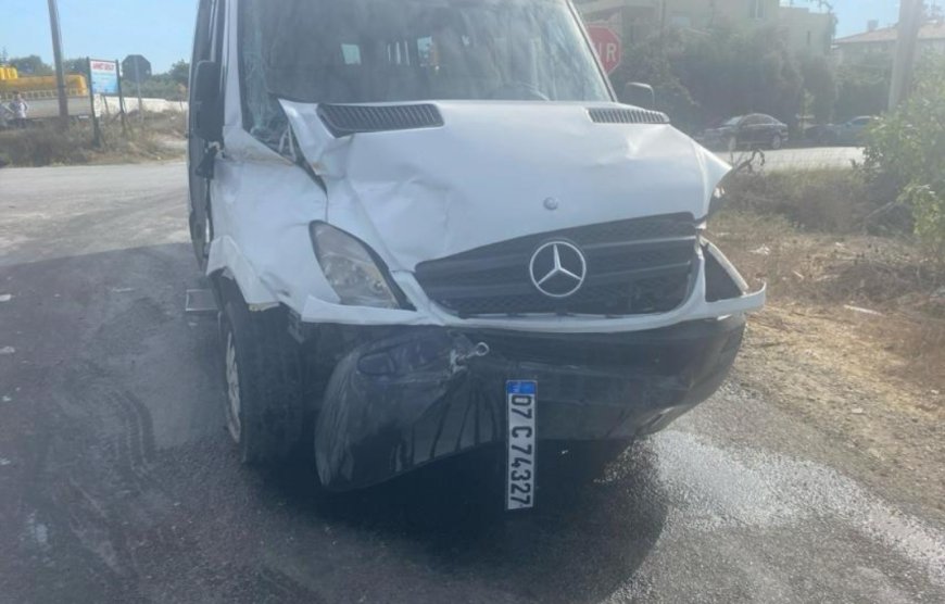 Manavgat'ta Okul Servisi Kazası: 7 Öğrenci Yaralı.
