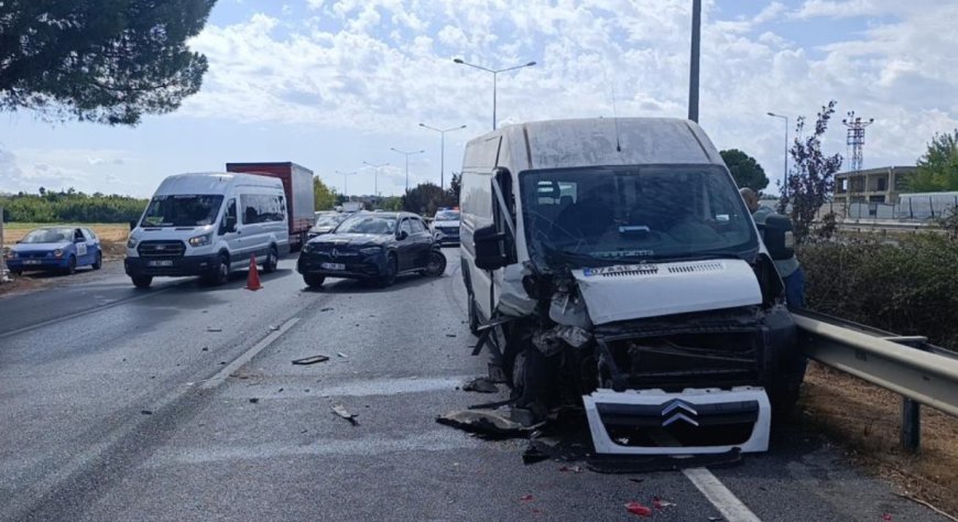 Manavgat'ta 1 Kilometrelik Alanda 4 Zincirleme Kaza.