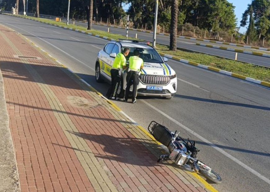 Manavgat'ta Motosikletli Kaza Yaptı, Yaralı Kaçtı.