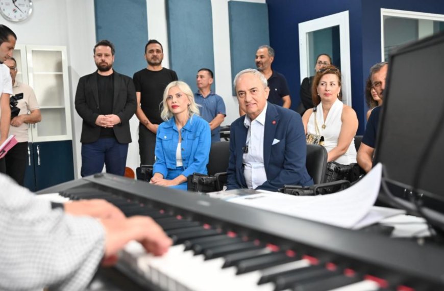 Kepez Belediyesi'nden Liseye Yeni Müzik Sınıfı Desteği.