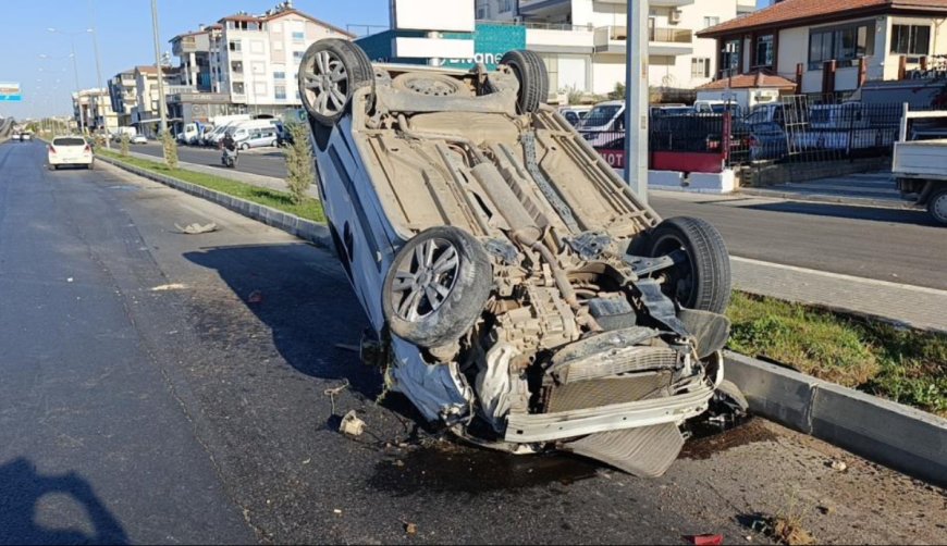 Manavgat'ta Tırla Çarpışan Araç Takla Attı: Sürücü Yaralı.