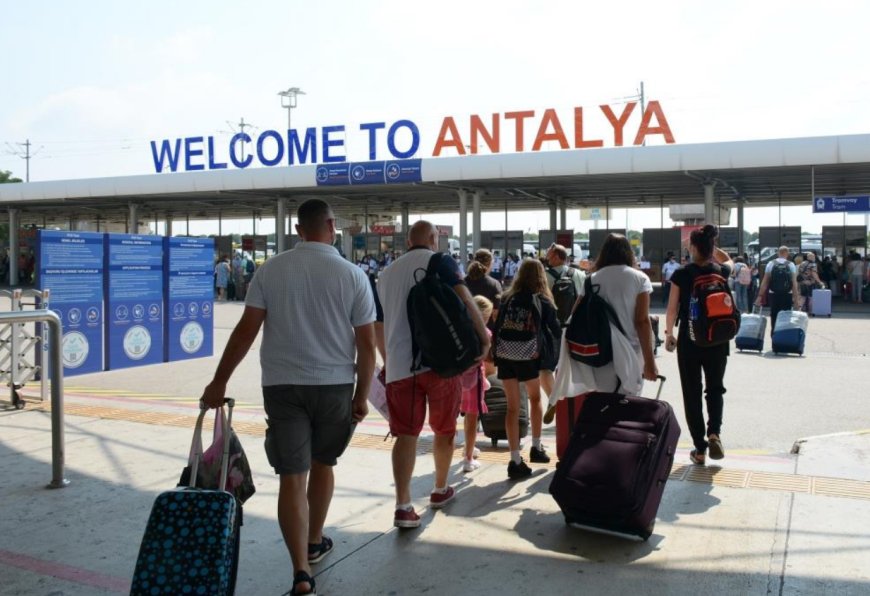 Antalya Eylül Rekorunu Kırdı: En Çok Turist Rusya'dan.