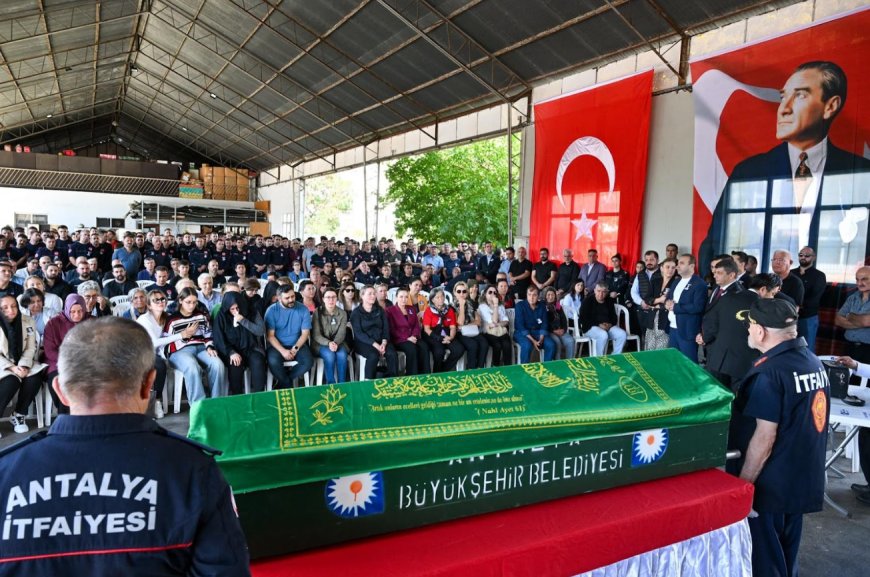 Antalya İtfaiye Teşkilatı'nın Acı Günü: Levent Okutan Son Yolculuğuna Uğurlandı.
