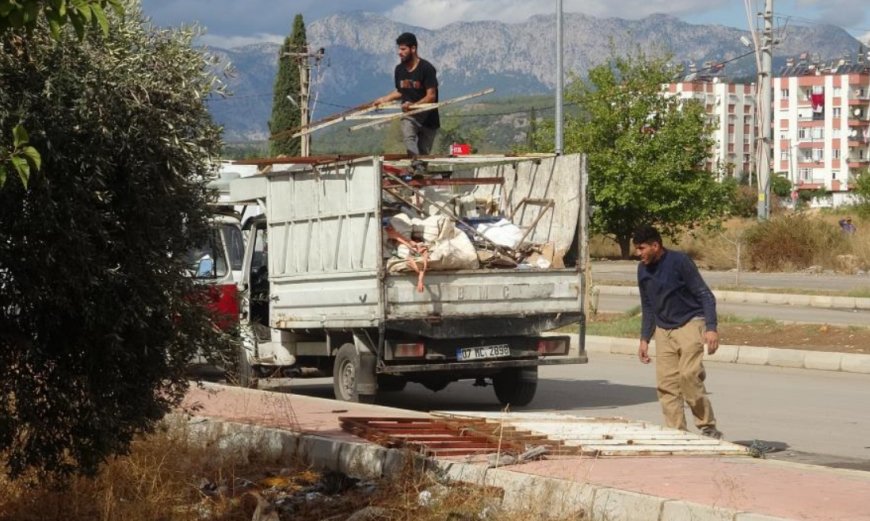 Kepez'de 'Çöp Ev' Operasyonu: 8 Farklı Adresten 30 Kamyon Atık Temizlendi