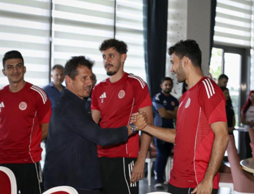 Antalyaspor'da Beklenmedik Ayrılık: Teknik Direktör Emre Belözoğlu İle Yollar Ayrıldı.