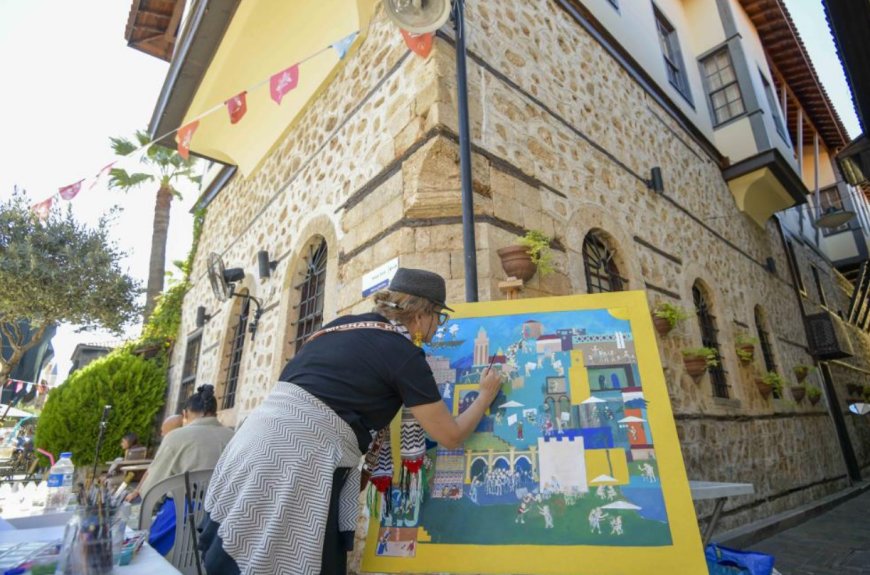 Antalya'da sanatın kalbi Kaleiçi'nde attı