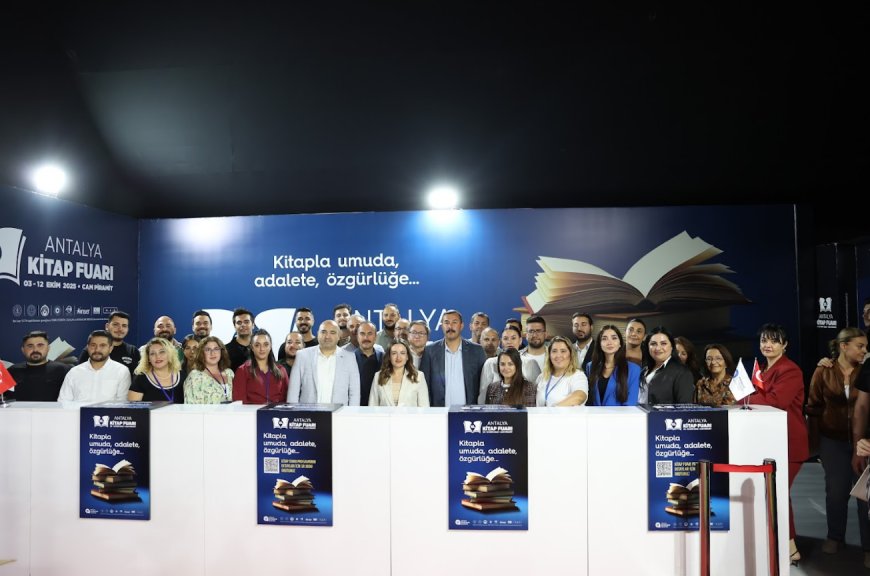 Antalya Kitap Fuarı Ziyaretçi Rekoru Kırdı: 10 Günde 1 Milyon 103 Bin Kişi Kitapla Buluştu!