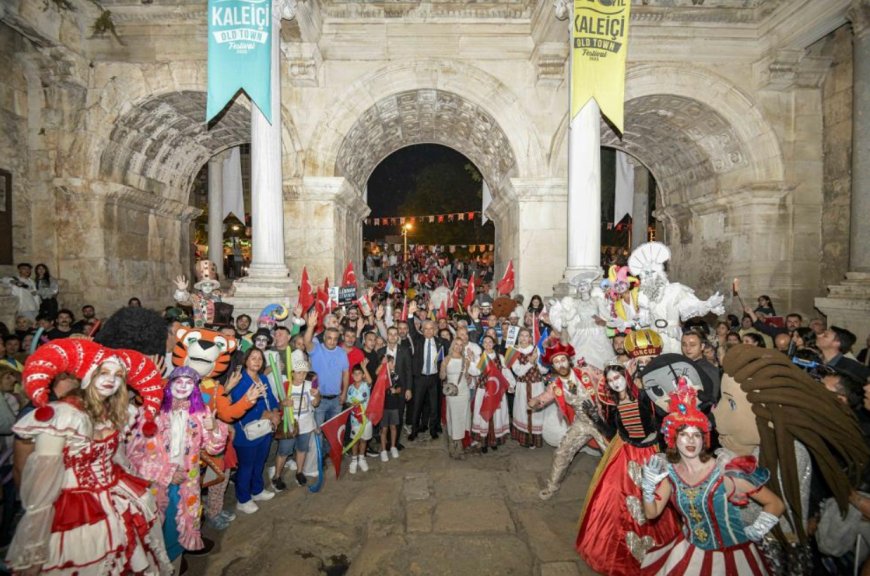 Muratpaşa'da Festivale Rekor İlgi: Kaleiçi, Dört Gün Boyunca Sanatın ve Dostluğun Kalbi Oldu.