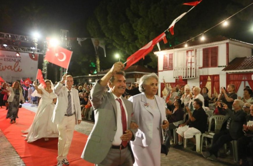 Kepez'de Yaşlılık Festivali'ne 'Zarafet' Damgası.