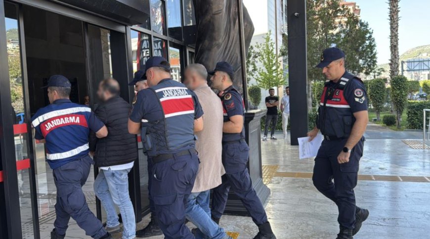 Alanya'da Sahte Pasaportla Arsa Satışı Yapan Çete Yakalandı
