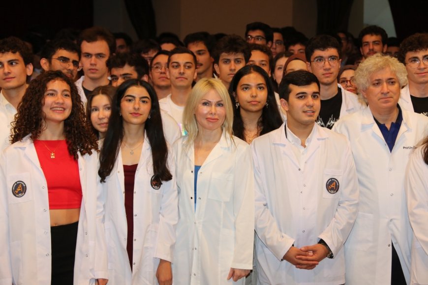Akdeniz Üniversitesi'nde Hekimliğe İlk Adım Coşkusu