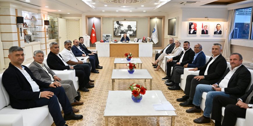 ANTALYA'DA MUHTARLAR GÜNÜ KUTLAMASI: Muhtarlar Büyükşehir Belediyesi'ndeydi.