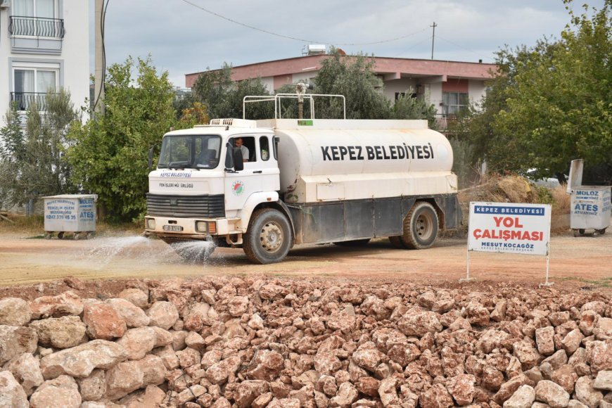 KEPEZ YOLLARINI YENİLİYOR: Demirel Mahallesi'ndeki Sokaklar Sathi Asfalt İçin Hazırlanıyor.