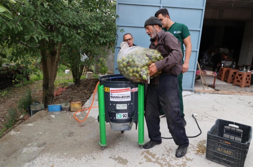 Antalya Büyükşehir'in Makinesiyle Ceviz Hasadı Hızlandı