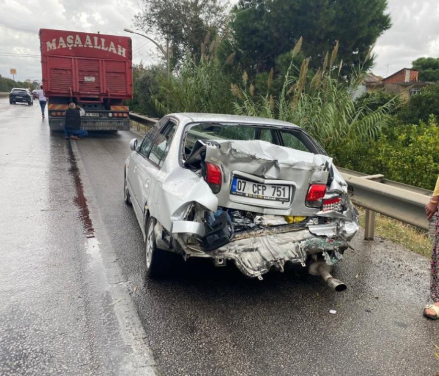 Antalya Serik'te D400 Karayolunda Zincirleme Kaza: 2 Alman Turist Yaralandı