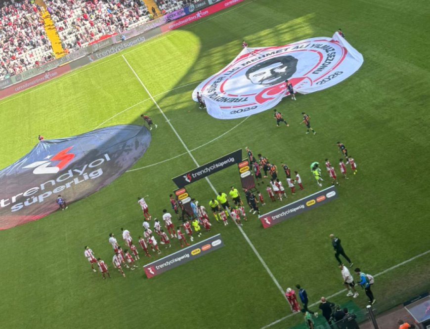 Antalyaspor, Sahasında Başakşehir'e Farklı Yenildi: 4-0