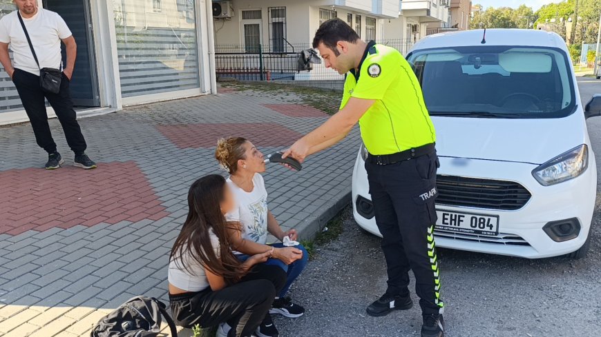 Manavgat'ta Motosiklet ve Otomobil Çarpıştı: 1 Yaralı, Otomobil Sürücüsü Kadın Şok Yaşadı