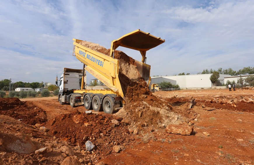 Kepez'de Alışveriş Ortamını İyileştirme Hamlesi: Yeni Pazar Yeriyle Daha Düzenli Hizmet