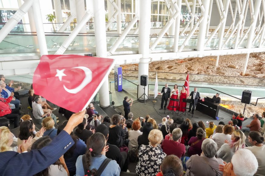 Nekropol'de Yankılanan Ezgiler, İzleyicilere Duygusal ve Gururlu Anlar Yaşattı