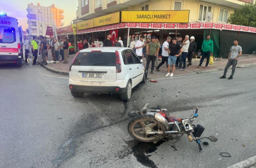 Otomobile çarpan motosiklet sürücüsü havada takla atıp yere düştü