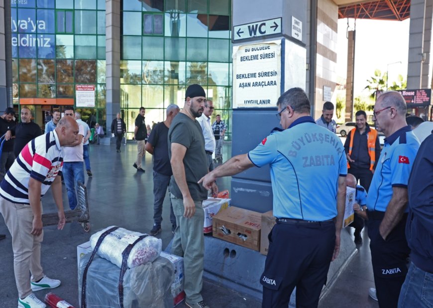 Antalya Otogar Baskını: Kalkan Balığı, İthal Süs Balıkları ve Canlı Hayvanlara El Konuldu