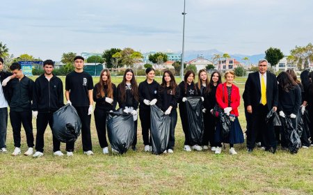 ANTALYA'nın Serik ilçesinde lise öğrencileri ve mahalle sakinleri Boğazkent'te çevre temizliği yaptı.