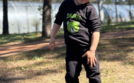 ANTALYA'nın Kumluca ilçesinde DMD hastası 3 yaşındaki Bulut İşgör için bağış gecesi düzenlendi.