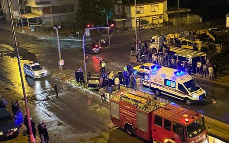 Döşemealtı'nda Kazanın Şok Görüntüleri: Kavşakta Takla Atan Araçtan Yaralı Kurtarıldı.