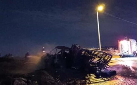 Alanya'da mutfak tüpü yüklü kamyonet alev alev yandı