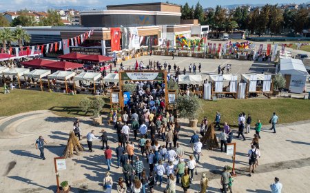 Manavgat'ta Zeytin Coşkusu Başladı: 2. Zeytin ve Zeytinyağı Festivali Renkli Kortejle Açıldı!