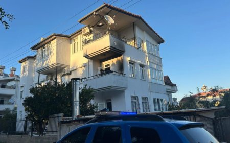 Manavgat'ta Yangın Paniği: Söndürülmeden Bırakılan Mangal Balkonu Yaktı!