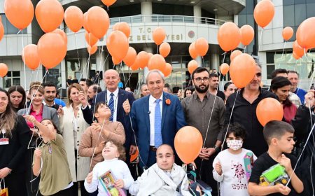 Kepez'de Gönüller Birleşti: Lösemiyle Savaşan Miniklere Başkan Kocagöz'den Moral Desteği!