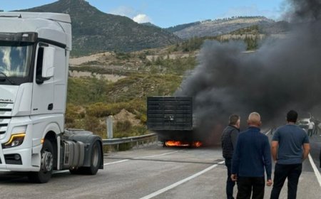 Konya-Antalya Karayolu Kül Oldu: Mermer Yüklü Tırın Dorsesi Yangında Kullanılamaz Hale Geldi