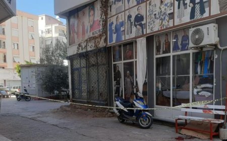 Kumluca Çarşıiçi Caddesi'nde Kanlı Tartışma: Bıçaklanan Genç Hastaneye Kaldırıldı.