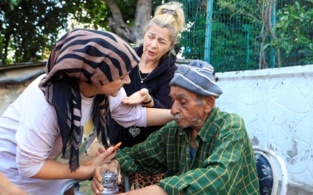 45 Dakika Süren Korku: Yangında Mahsur Kalan Yaşlı Çifti Kahraman Komşuları Son Anda Dışarı Çıkardı.