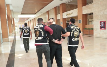 Antalya Emniyeti'nden Firariye Operasyon: 18 Yıl Hapis Cezası Bulunan Zanlı Yakalandı