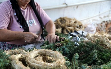 Antalyalı Kadınların El Emeği Noel Çelenkleri 20'den Fazla Ülkeye İhraç Ediliyor